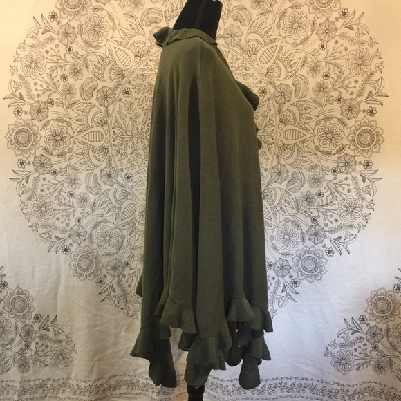 NWOT Soft Knit Cape, One Size Fits Most - Picture 5 of 8